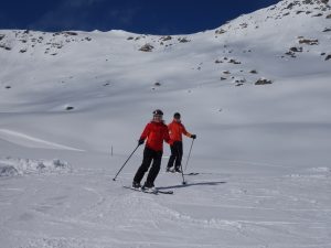 Women's Camp Ski Academy Andermatt; best ski school in Andermatt; girls only; skiing; performance
